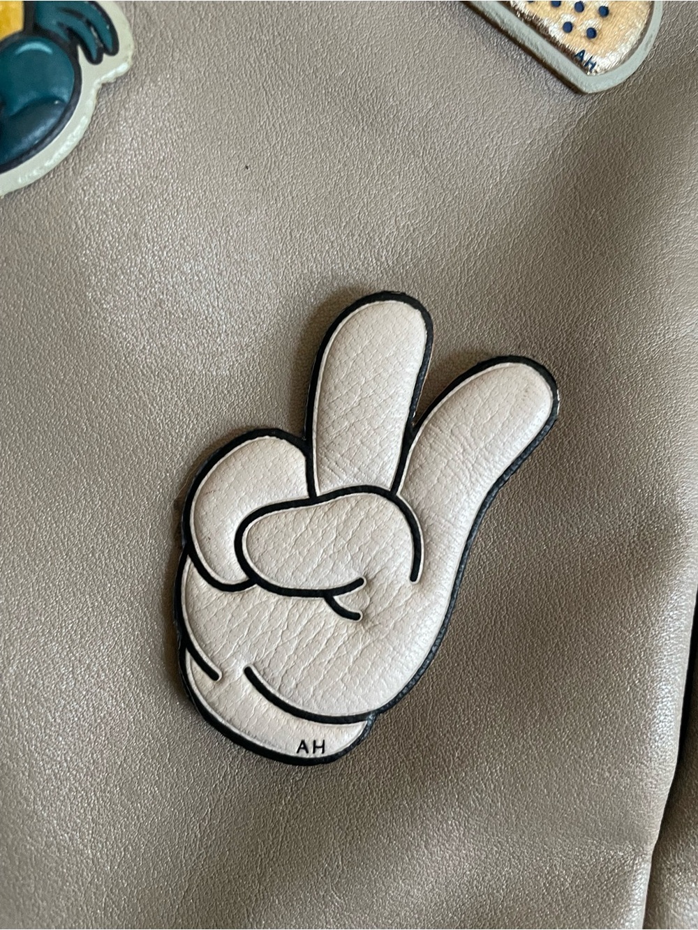 Anya Hindmarch soft taupe lamb leather bag - Picture 4 of 11